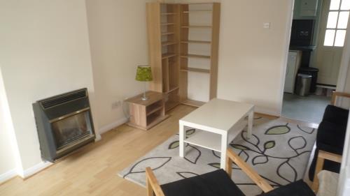 1 bed property in Cockburn Close, Leeds